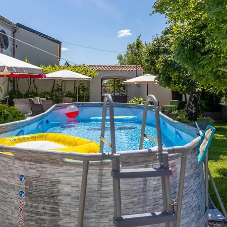 Feriehus 2 Bedroom Stunning In Drivenik