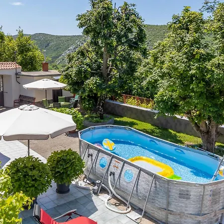 2 Bedroom Stunning In * Drivenik