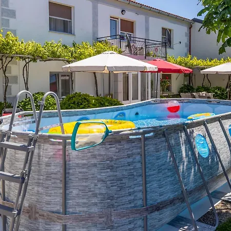 2 Bedroom Stunning In * Drivenik