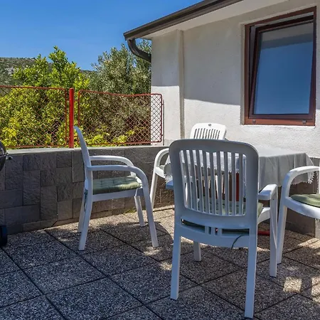 2 Bedroom Stunning In Drivenik