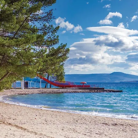 2 Bedroom Stunning In *