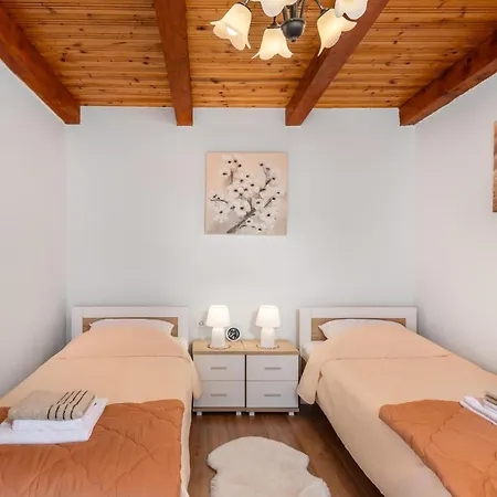 2 Bedroom Stunning In