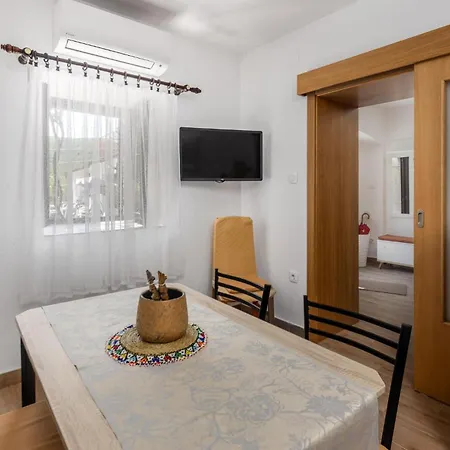 2 Bedroom Stunning In Drivenik