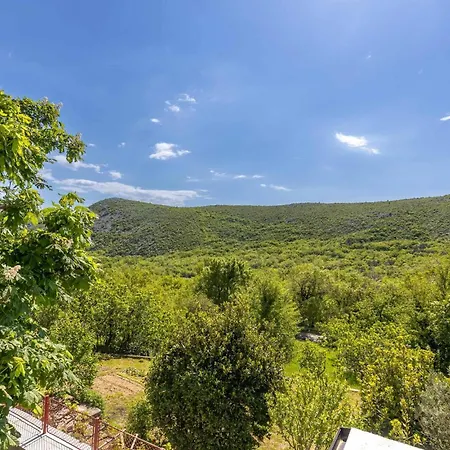 2 Bedroom Stunning In *