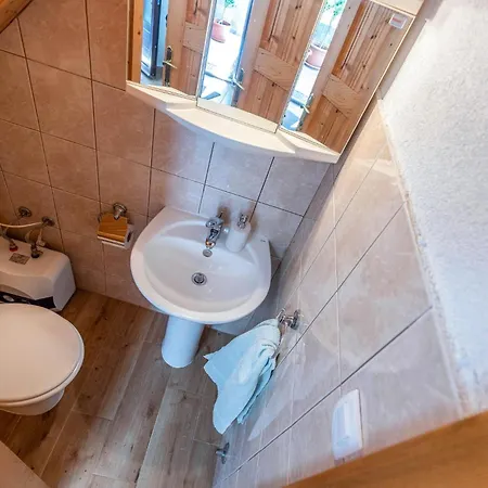 Prázdninový dům 2 Bedroom Stunning In Drivenik