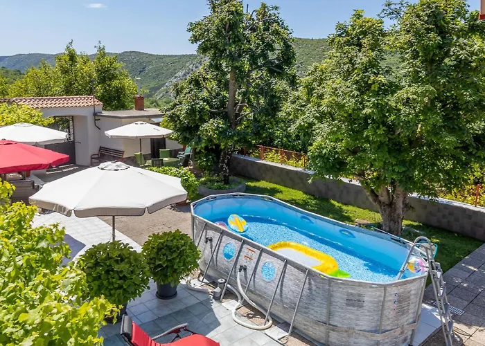 2 Bedroom Stunning In * Drivenik