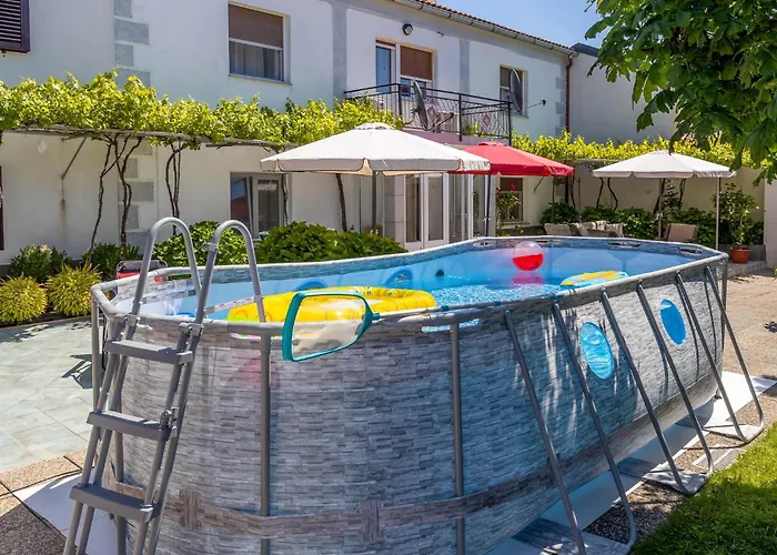 2 Bedroom Stunning In * Drivenik