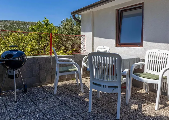 2 Bedroom Stunning In Drivenik