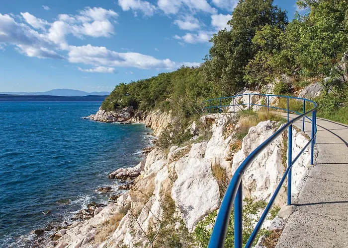 2 Bedroom Stunning In Σπίτι διακοπών Drivenik