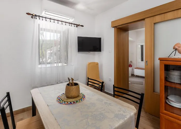 2 Bedroom Stunning In Drivenik