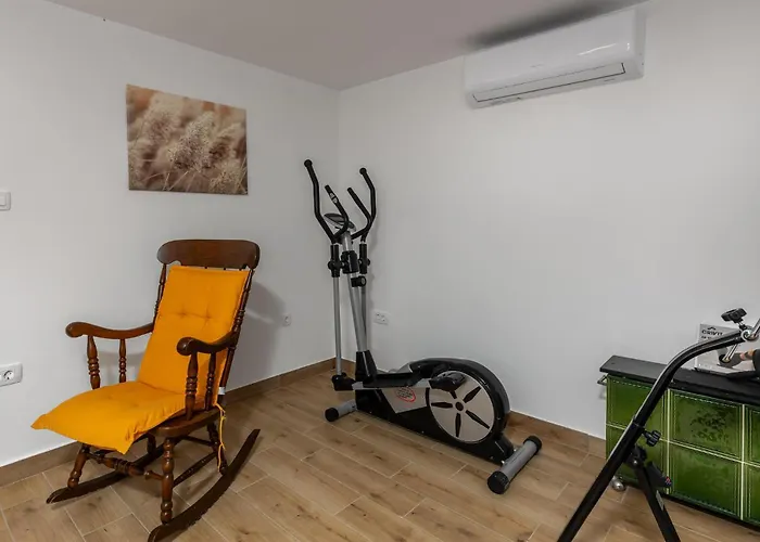 2 Bedroom Stunning In * Drivenik