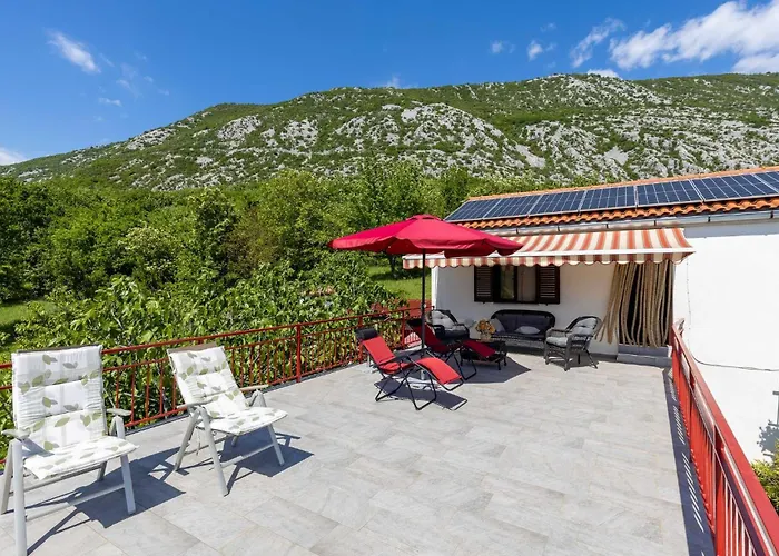 2 Bedroom Stunning In Σπίτι διακοπών Drivenik