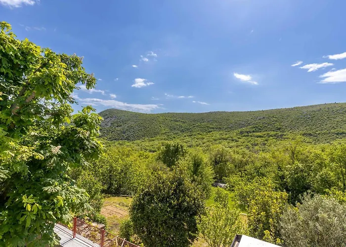 2 Bedroom Stunning In *